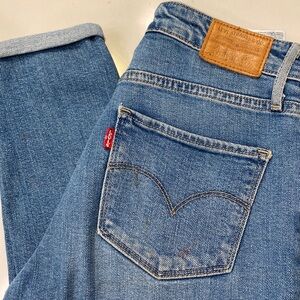 Levi High Rise Skinny Jean